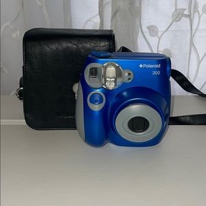 Fugifilm Polaroid Camera (comes with case)